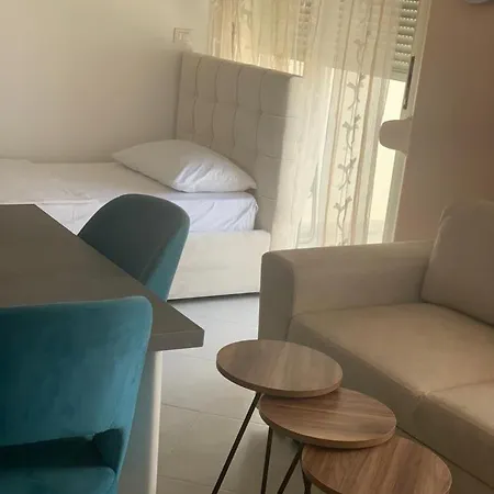 Relax In Apartment *